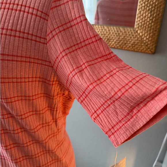 NWT!! ❤️💗 LuLaRoe Coral Striped Short Sleeve Top - Picture 5 of 8